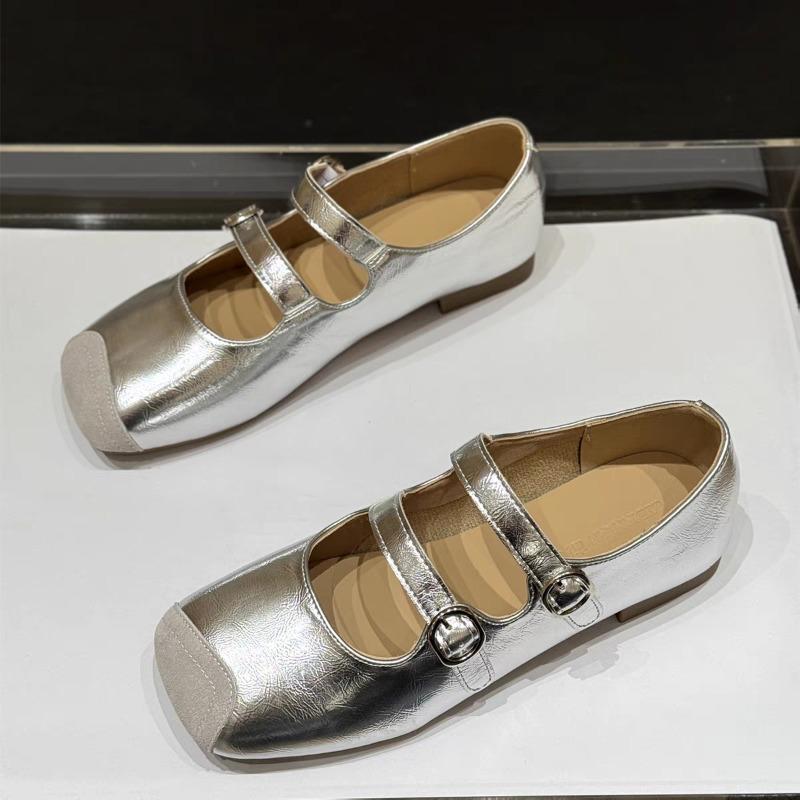 Luxurious patent leather women's casual flat shoes, fashionable women's princess soft-soled ballet sandals at the grand even