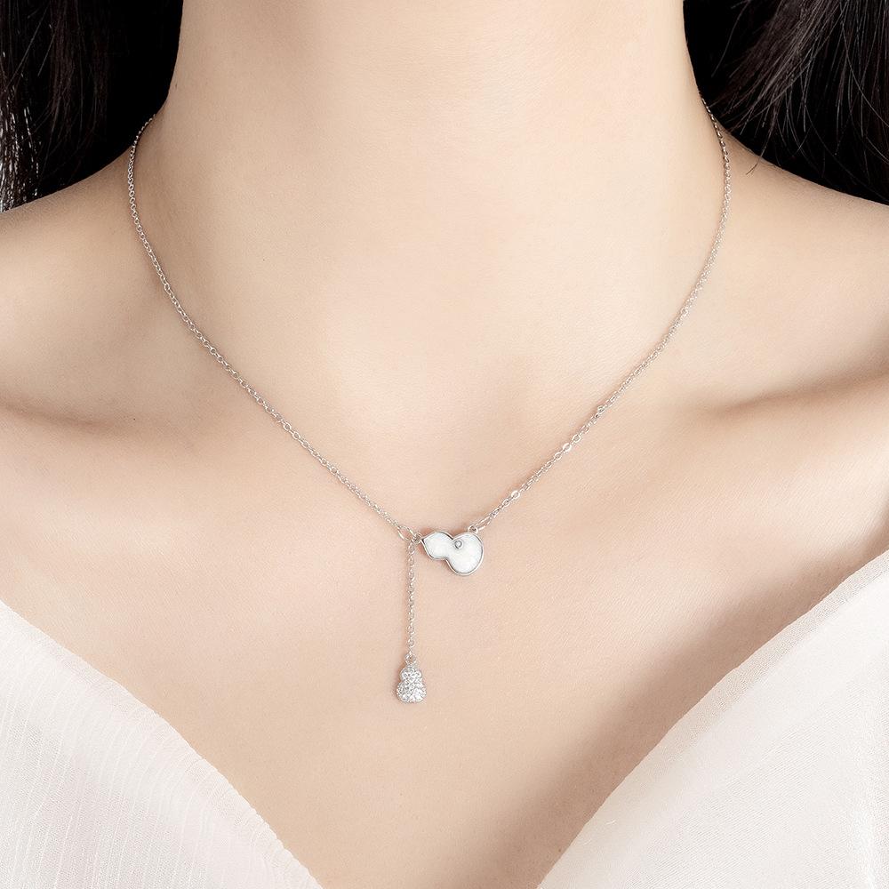 Xiaohongshu Autumn And Winter Fringed Gourd Fritillary Necklace Pendant Simple Temperament Design Light Luxury Premium Collarbone Chain