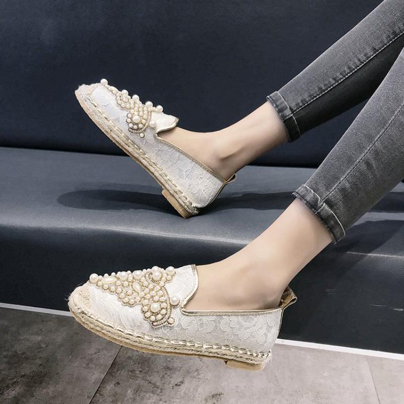 Spring new flat-bottomed casual round head vine bottom straw woven fisherman shoes women's shoes versatile beaded women's single shoes