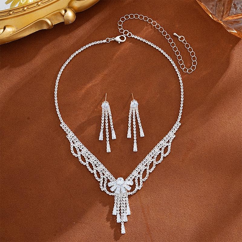 Zircon Jewelry Set: Elegant Niche Design for Weddings and Banquets - Earrings and Necklace