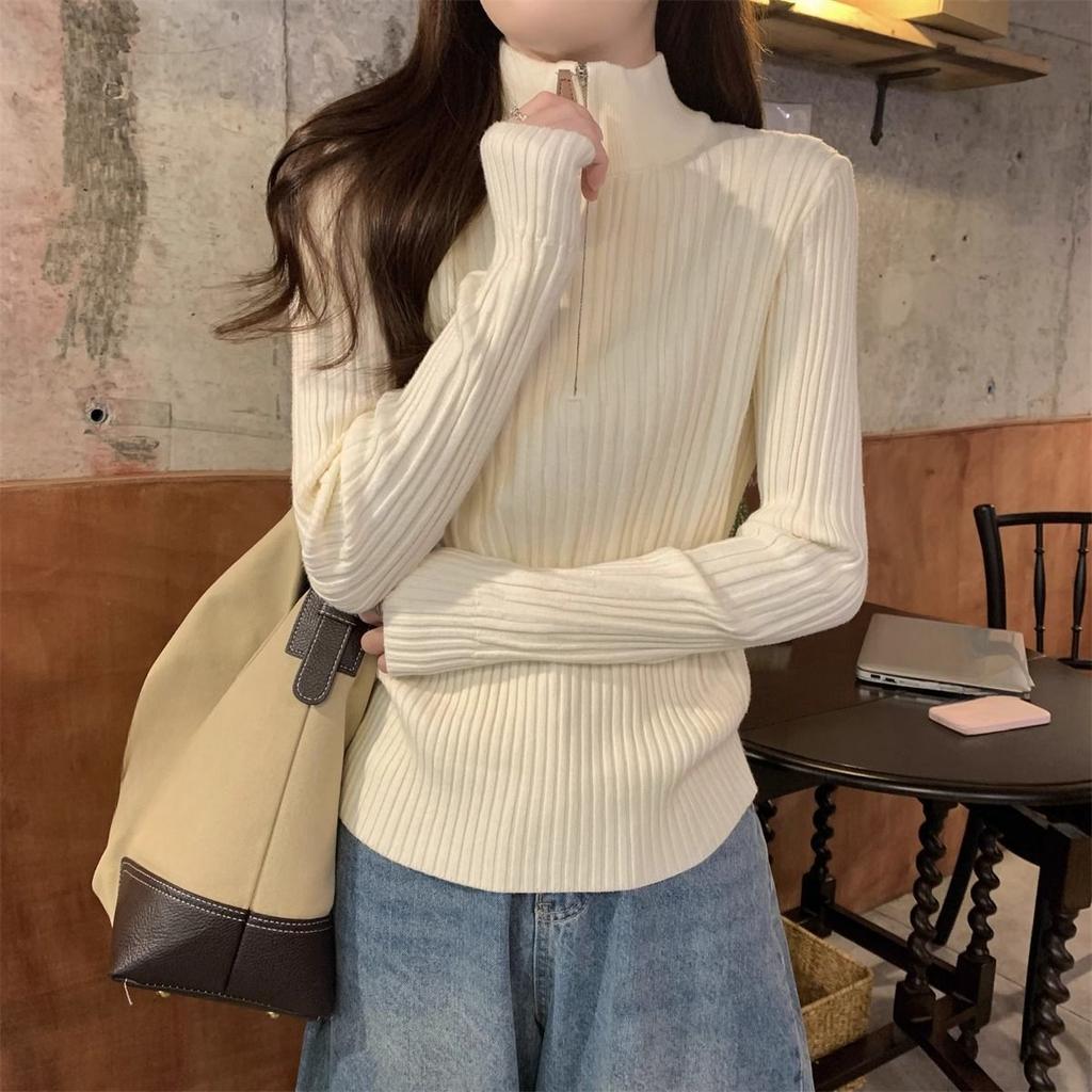 A Woman with A High-end Semi-high Collar with A Zipper and A Long-sleeved Knitted Sweater Underneath