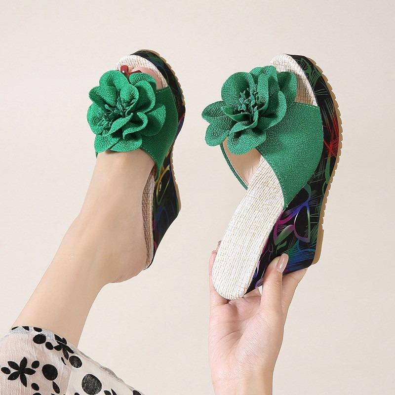 Ciabatte da donna con zeppa floreale taglie forti
