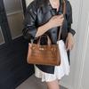 Premium hollow handbag bag women's new fashion versatile shoulder messenger bag commuter tote bag