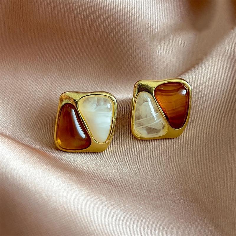 New Brown Beige Square Women's Stud Earrings Imitaiton Stone Exquisite Small Earrings for Girls Unusual Ear Jewelry