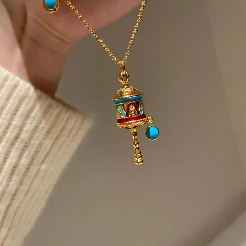 Retro Ethnic Heart Necklace: Wooden Flower Pendant Sweater Chain for Women