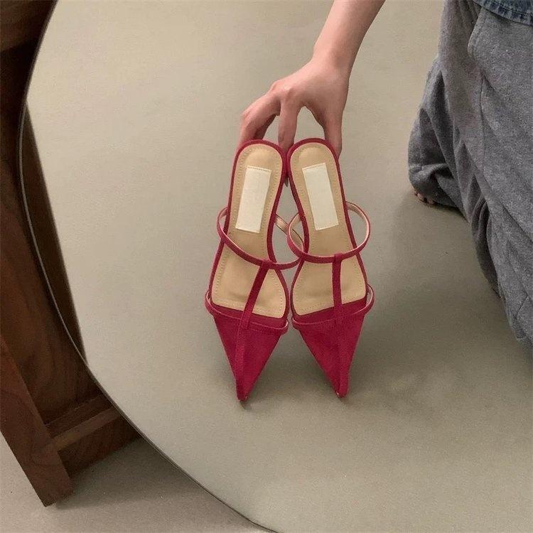 

Нишевые остроносые крутые тапочки, женские, на низком каблуке, с перекрестными вырезами, с открытым носком, пляжная обувь 39 розы красного