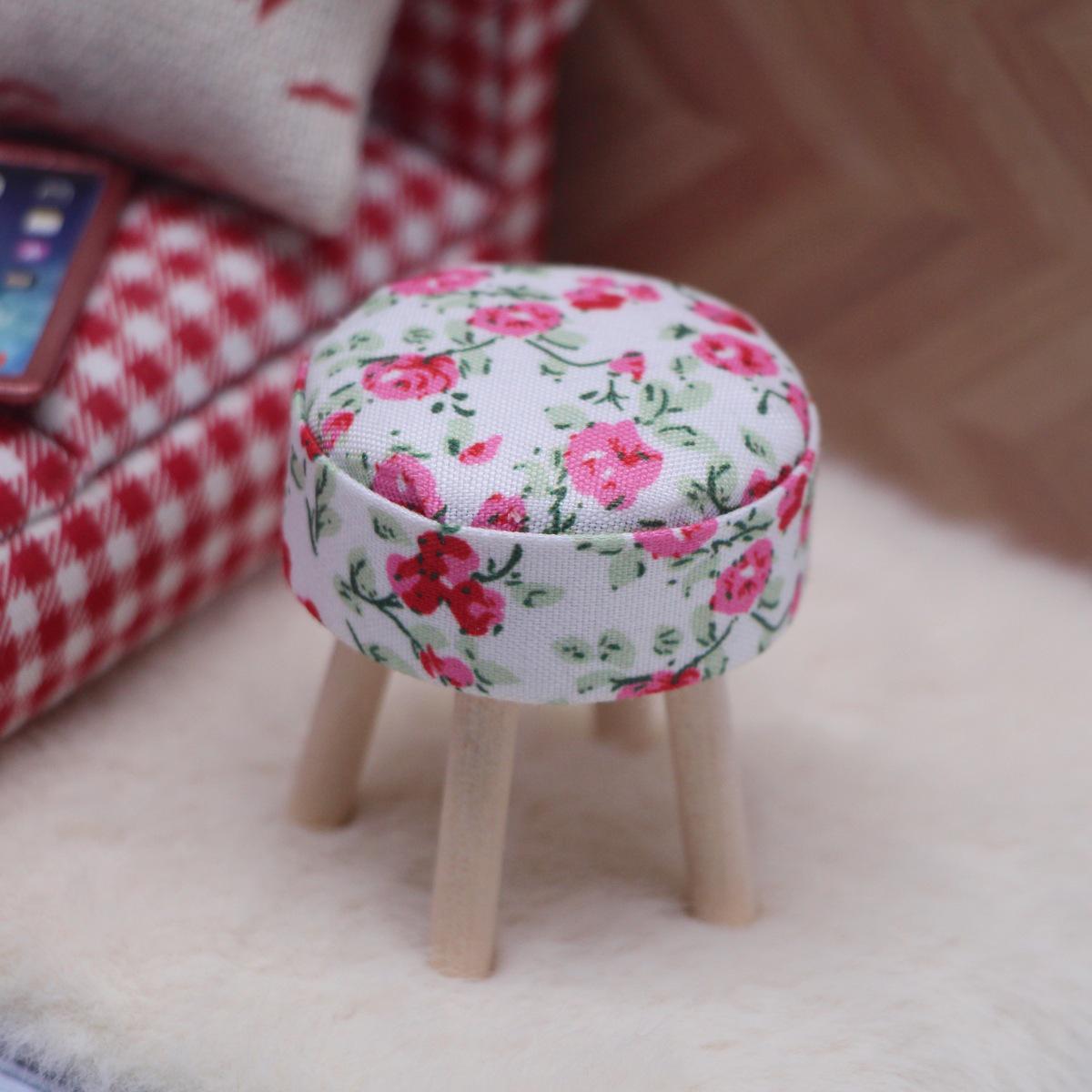 Miniature Solid Wood Stool for Dollhouse Dressing Table – BJD Home Decor Ornament