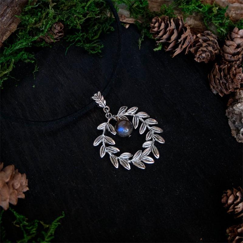 

Trendy Crystal Bead Necklace with Leaf Ring Pendant - Hip Hop Punk Style Jewelry