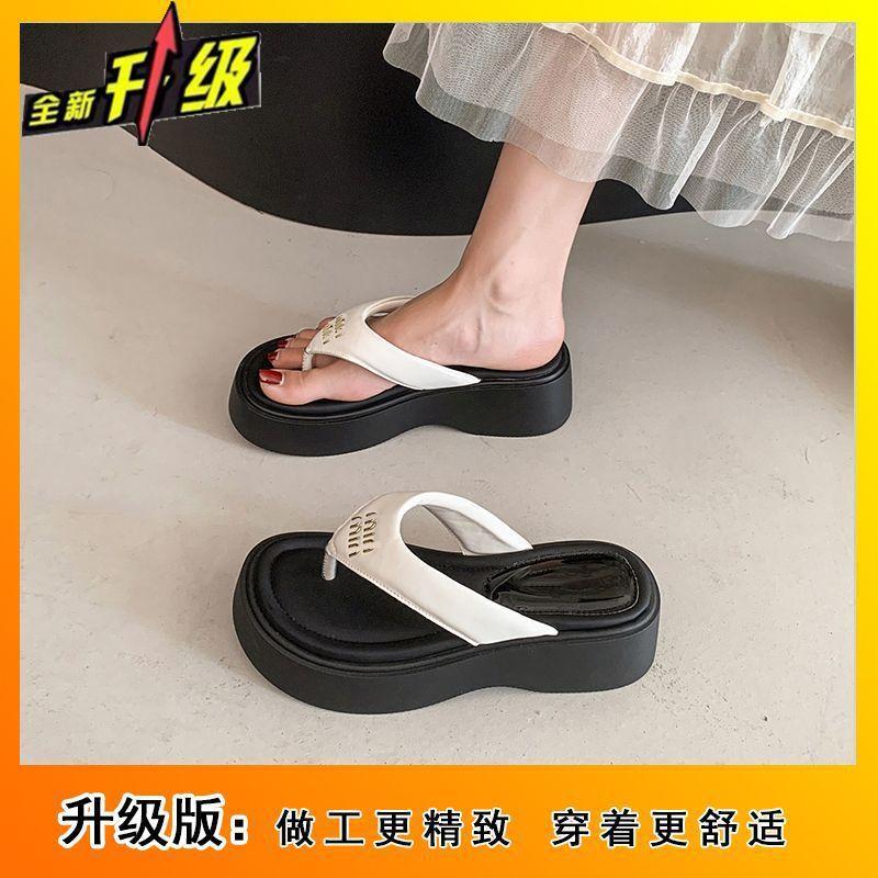 Thick-bottomed flip-flops for women's outer wear 2025 summer new models to increase height, fashion, high-end sense, casual beach pinch feet,