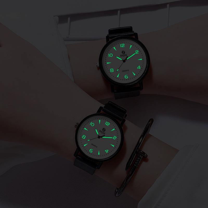 

Trendy Korean-Style Retro Leather Belt Wristwatch for Students & Couples