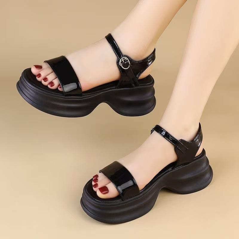 Open-toed feet, small soft-soled lightweight beach shoes, platform non-slip slippers, new summer word with sandals women