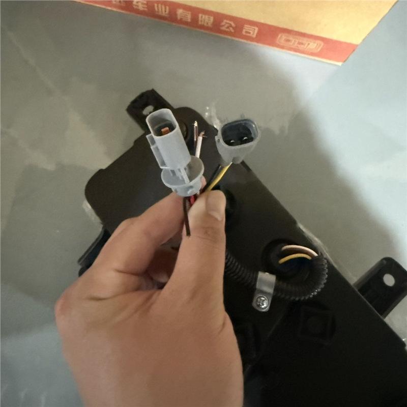 Compatible Fog Light Assembly for Dongfeng Tian Jin 2nd/3rd Gen / Tian Long KC with Double Lens - New 153 Modified