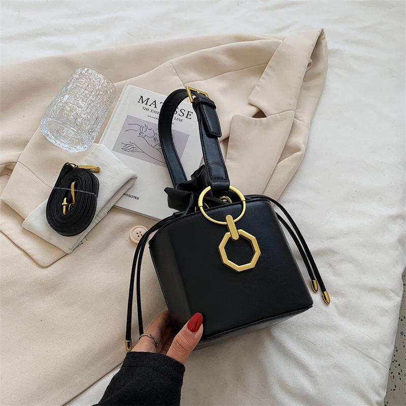 Bag Women's 22 Autumn and Winter New Niche Design Portable Drawstring Bucket Bag Retro Shoulder Crossbody Bag