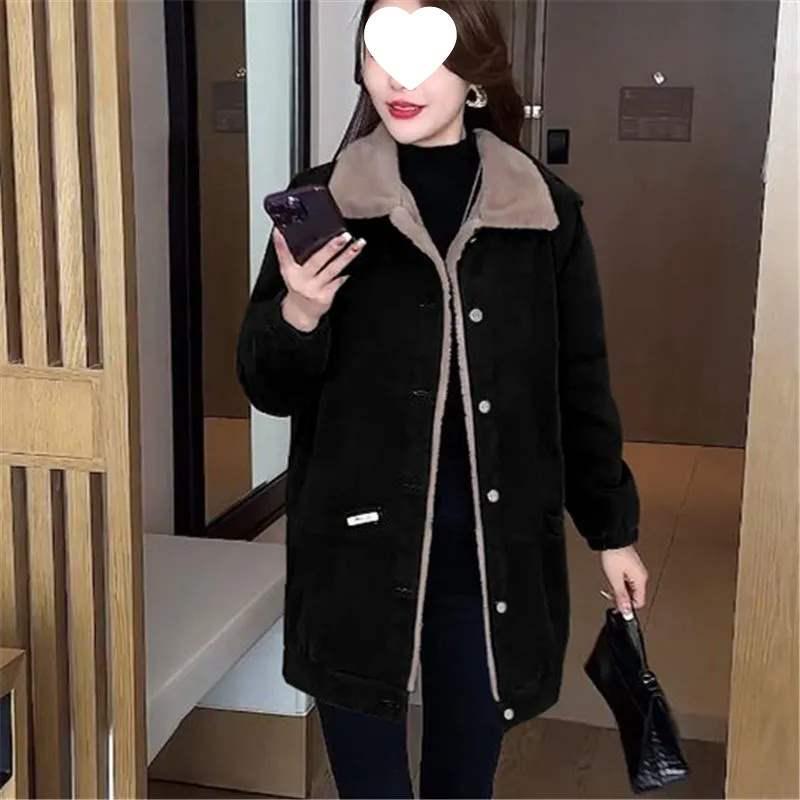 Mittellanger Damen-Wintermantel aus Samt in Übergröße - Stilvoller lockerer Trenchcoat für Frauen mittleren Alters