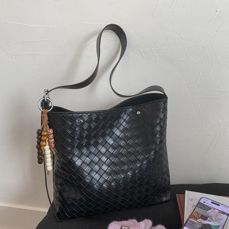 Retro Woven Bag Bag Women's New Trendy Fashion Bucket Bag Simple Large Capacity Shoulder Armpit Bag