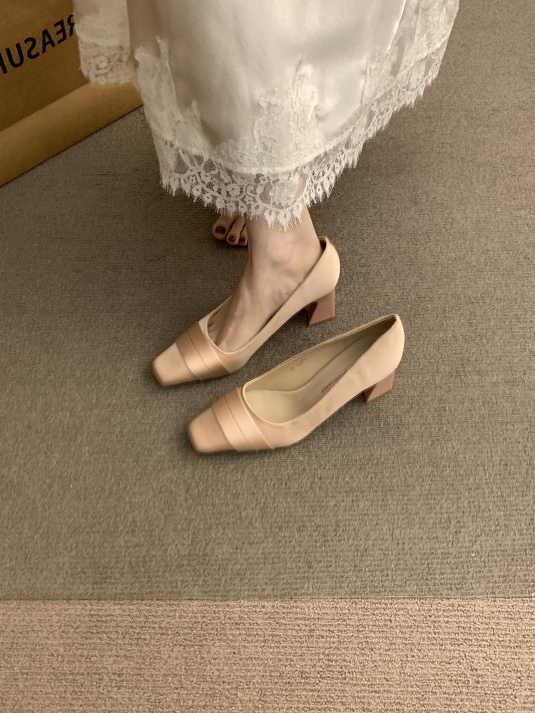 

French celebrity silk and satin nude high heels women s 2025 new one-pedal thick heel square head temperament single shoes. 39 розовый