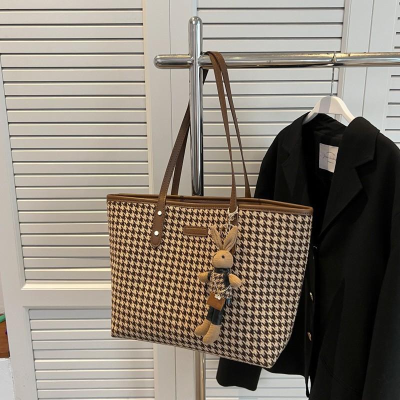 

Houndstooth Bag Large Capacity Niche All-matching Student Commuting Shoulder Foreign Style Hot Tote 40x13x27 without pendant коричневый