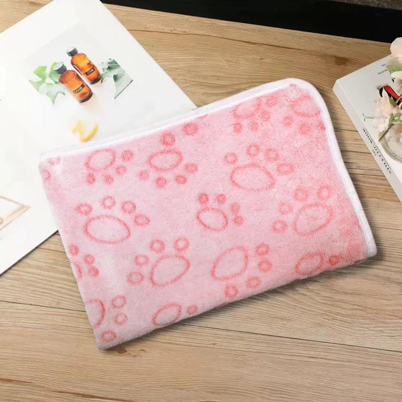 Warm Flannel Cut Paw Print Pet Blanket Soft Cozy Throw for Dogs Cats Couch Bed Essential