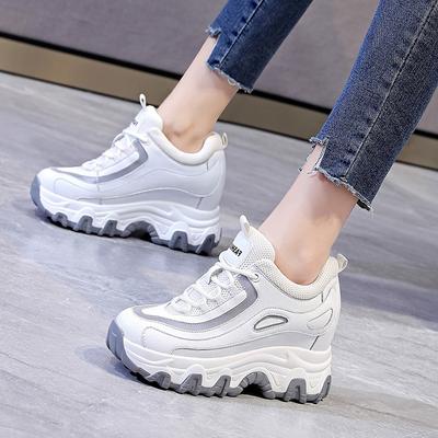 Chaussures pour femmes printemps, automne et hiver nouvelles talon compensé semelle épaisse muffin petite hauteur intérieure augmentant chaussures de sport décontractées
