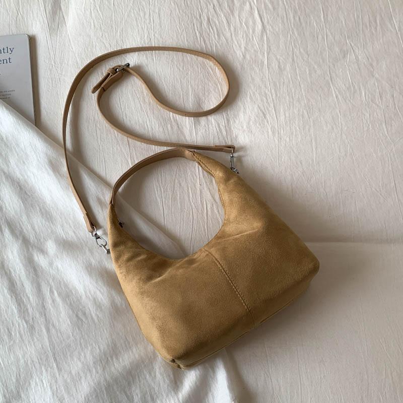 Large Capacity Small Square Bag New Autumn Fashion Retro Shoulder Bag High Value Simple Commuter Bag