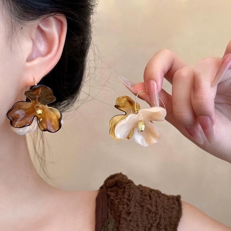 Maillard silver needle leopard print fringed stud earrings fashionable versatile retro Hong Kong style earrings light luxury high-end niche earrings