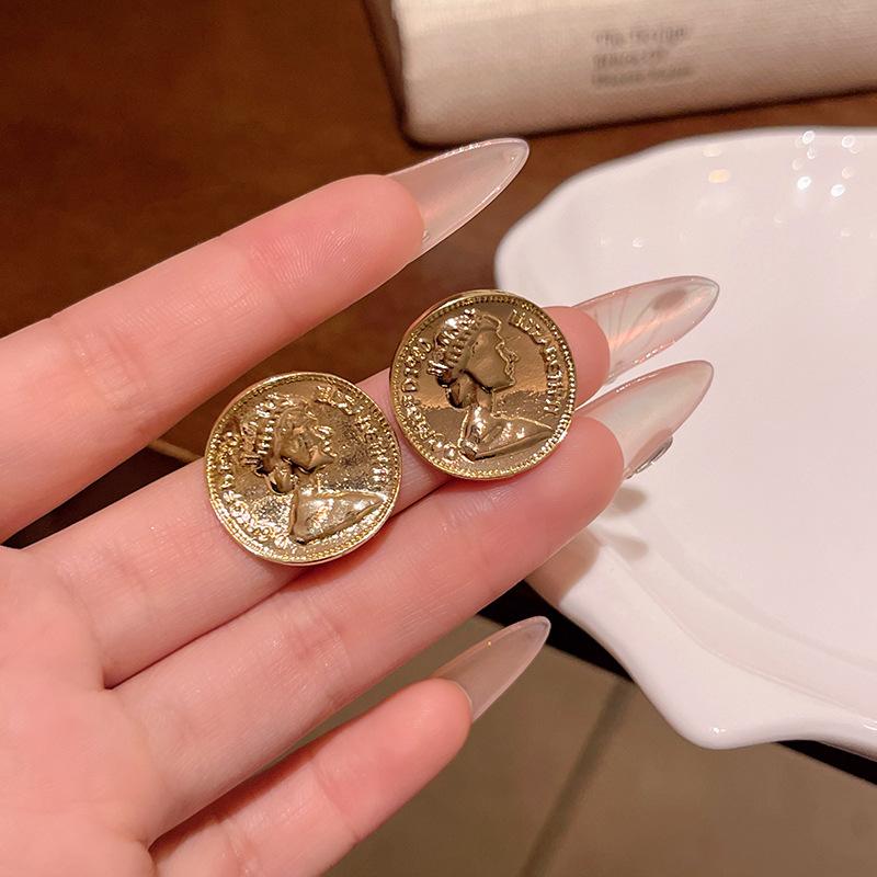 

Ретро Личность Продвинутое Чувство Преувеличивать Металлические Чувства Портрет Серьги Для Женщин 1 pair золотистый