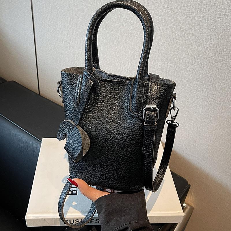 2025 New Trendy Spring Women's Bags Niche Design Spring New Crossbody Shoulder Bag Casual Portable Bucket Bag