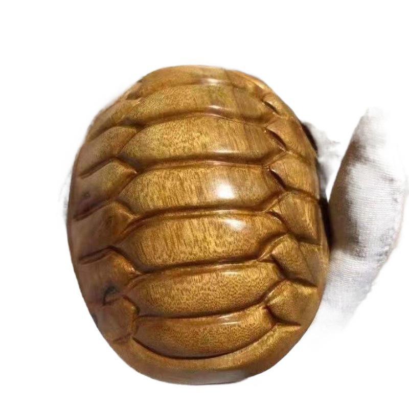 Golden Sandalwood Crocodile Small Ornament – Handheld Office Décor Petit Wood Carving Pendant Gift