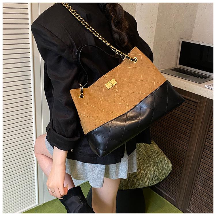 2025 New Women's High-End Retro Shoulder/Crossbody Bag with Iron Chain - Versatile Tote for Commuting