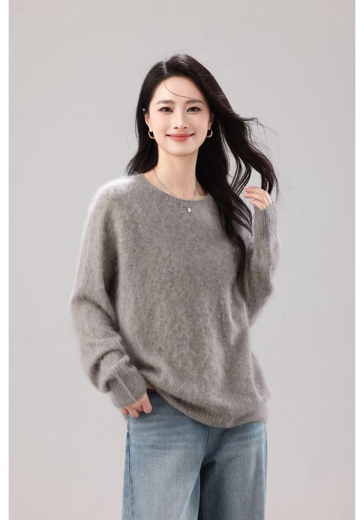 Women's Seamless Round Neck Sweater: 90% Wool, 5% Cashmere, 5% Silk.