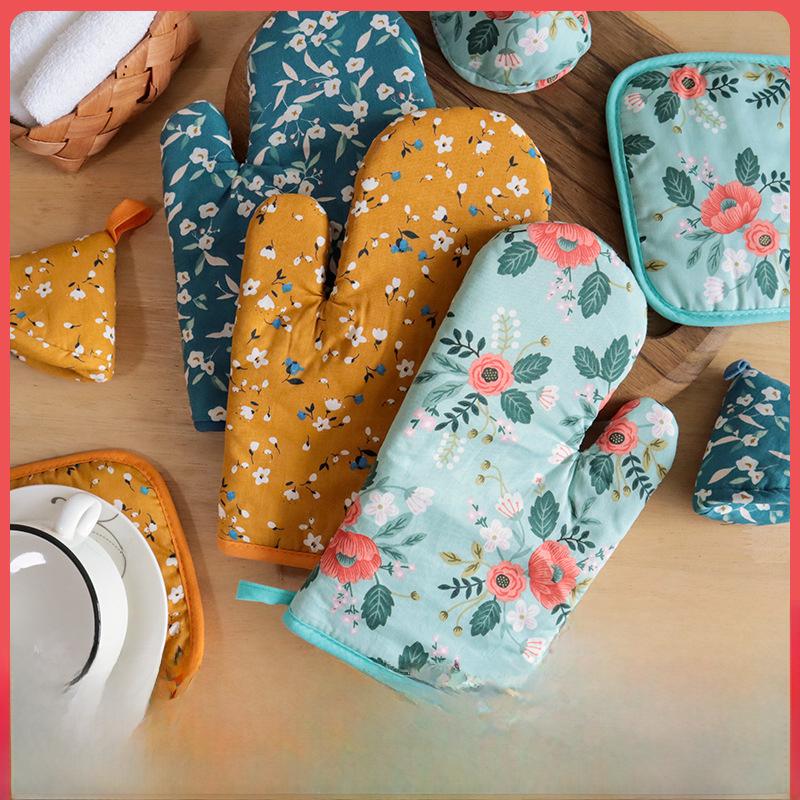 Oven & Microwave Cotton Gloves: Insulated Kitchen Baking Gloves with Triangle Pot Handle Pads