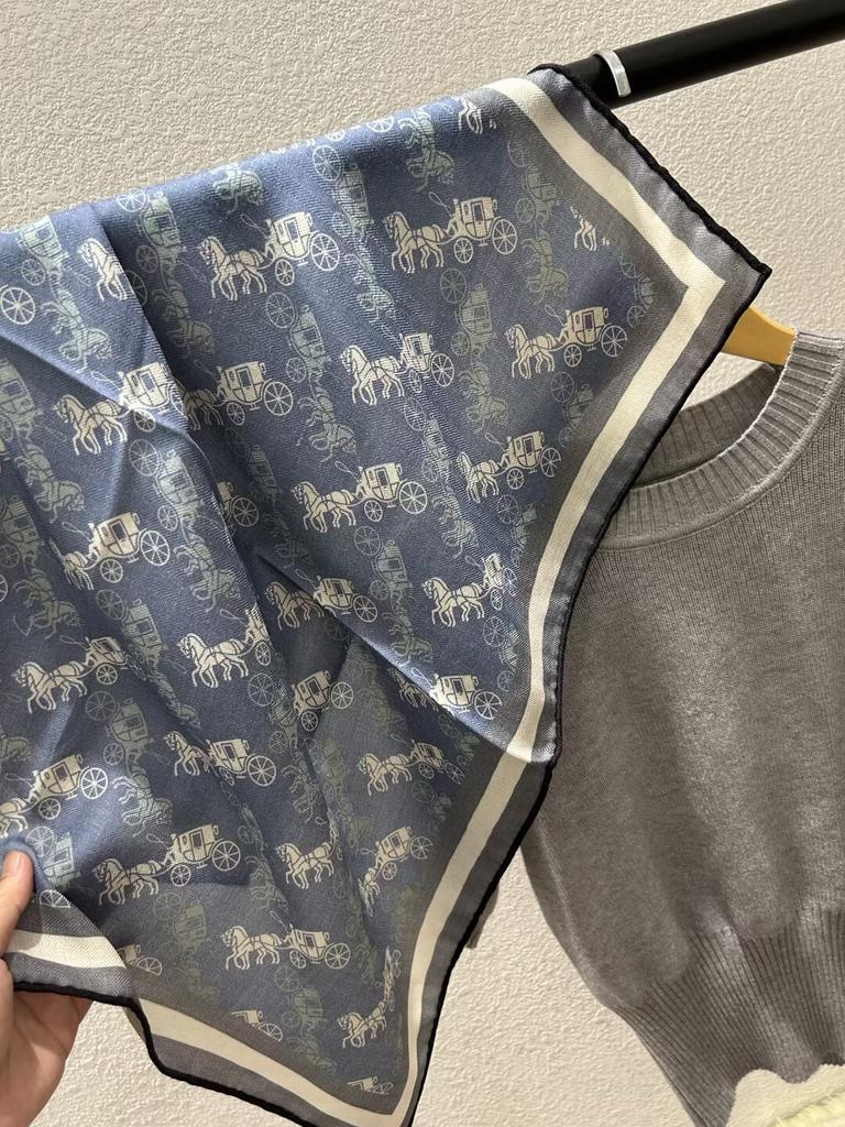 Double-Sided Silk Wool Scarf Women'S Autumn And Winter Silk Wool 70 Square Scarf Warm Dual-Purpose Women'S Versatile Temperament Air Conditioner Neck