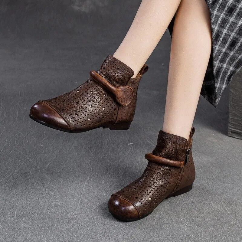 Johnature Echtes Leder, ausgehöhlte Stiefel, Retro-runde Zehenpartie, atmungsaktive Sandalen, vielseitige flache Damenschuhe