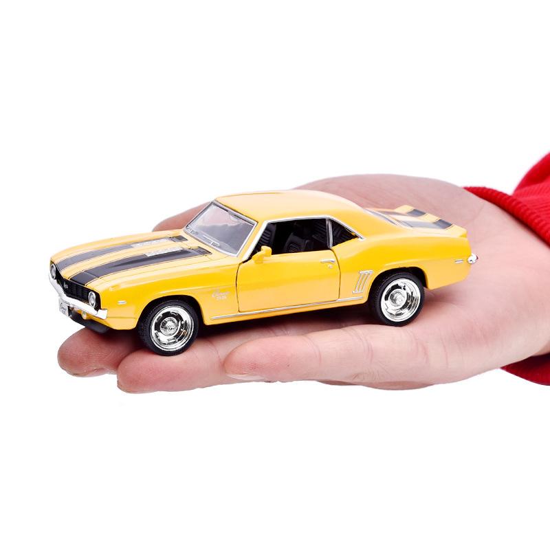 1/36 Scale Chevrolet Camaro SS 1969 Diecast Car Model Toy, Pull Back Toy Vehicle with Sound and Light for Kids Toddler Boys Girls Gift Collection