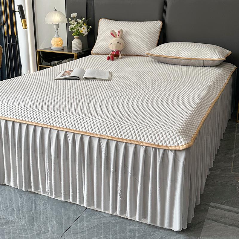 Ice Bean Mat Cool Bedspread Set - Fitted Sheet Style for Dorms, Air-conditioned Rooms, Ice Silk Feel.