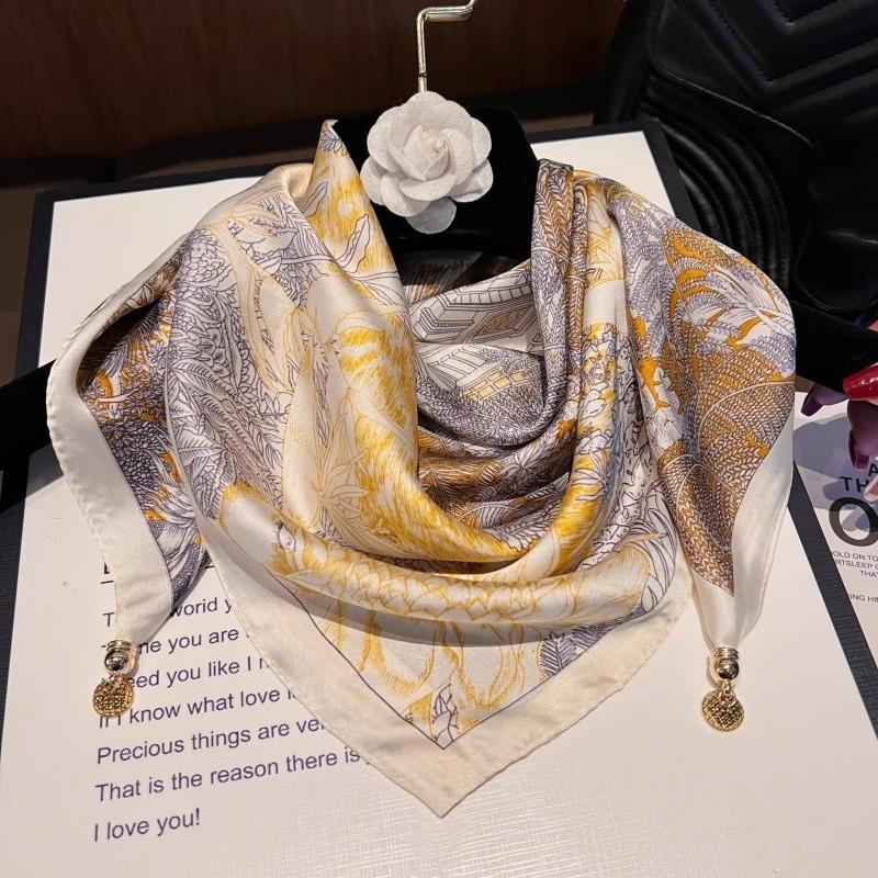 Magnetic Buckle Silk Neck Scarf Triangle Design for Women, 70x70cm, Lightweight Spring/Summer/Autumn Accessory 70cm x 70cm