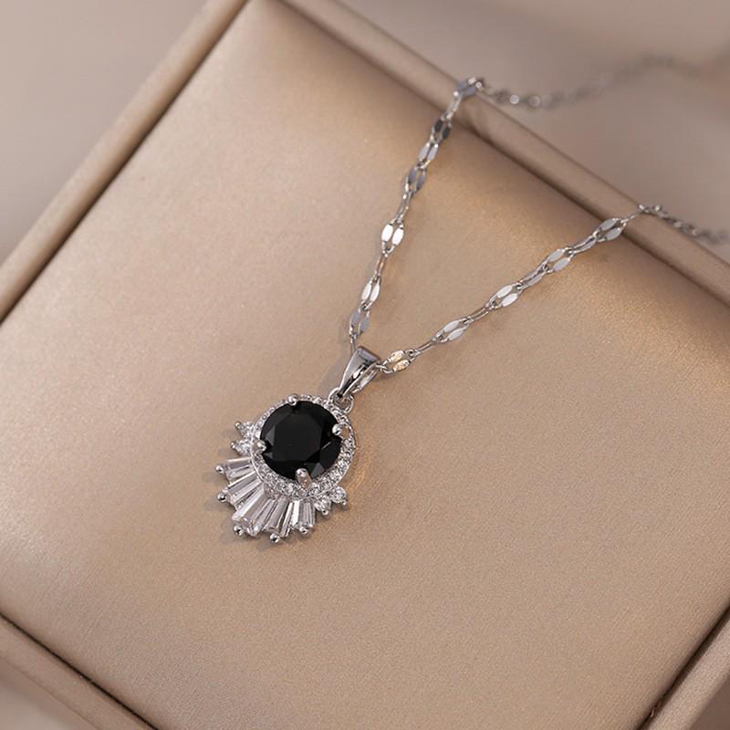 Women's Fashion Heart Pendant Necklace - Elegant, Simple Design, Versatile Clavicle Chain Jewelry