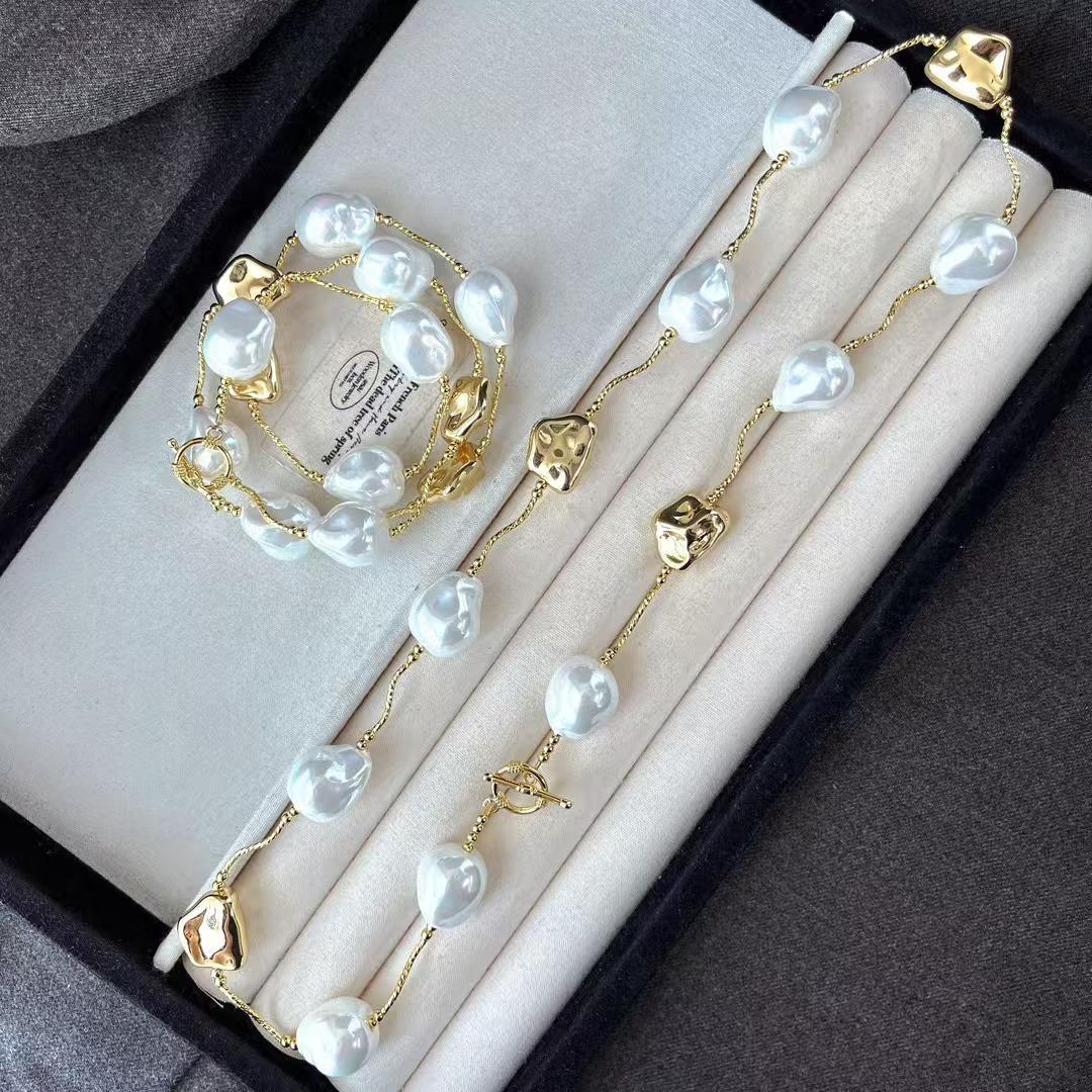 

Vintage High Quality Strong High Gloss Baroque Imitation Pearl Design Sense Necklace Collarbone Chain