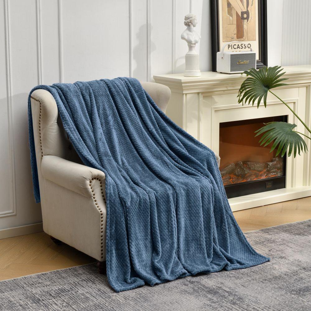 Soft Fleece Throw Blanket for Couch, Lightweight Plush Warm Blankets for Bed, Fuzzy Cozy Flannel Blanket Throw for Sofa, Travel