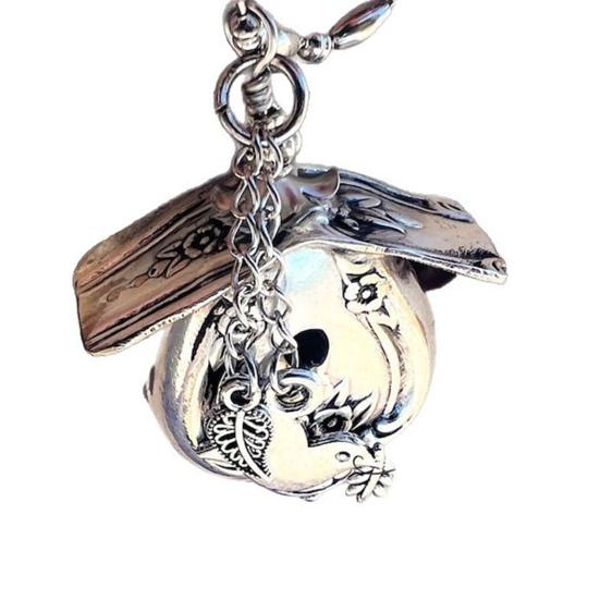 Birdhouse Necklace Retro Birdhouse Pendant Necklace Hypoallergenic Birdhouse Necklace for Casual Wear Street Party