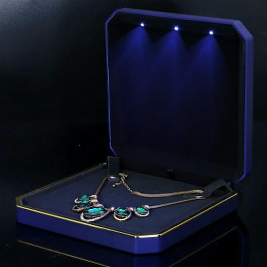 Gold LED Jewelry Set: Necklace & Pearl Three-Piece in Champagne Box