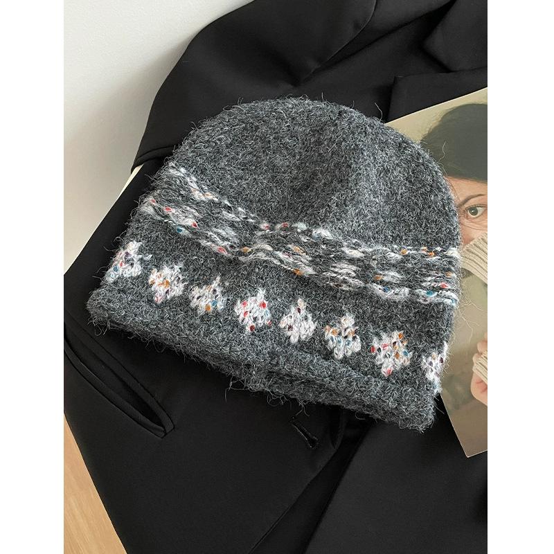 Fair Island contrasting color knitted wool hat women's season versatile big head circumference showing face small ear protection warm pullover hat