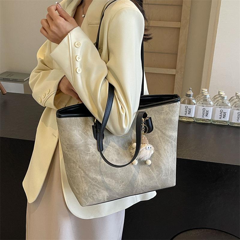 Fashion Versatile Bag Women's Bag 2026 New Student Class Shoulder Bag Large Capacity Commuter Tote Bag