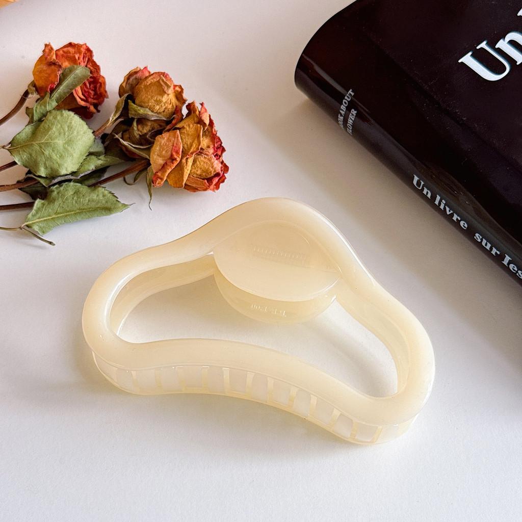 Elegant Cloud Hair Claw Clip Stylish And Trendy Large Hair Accessory For Women