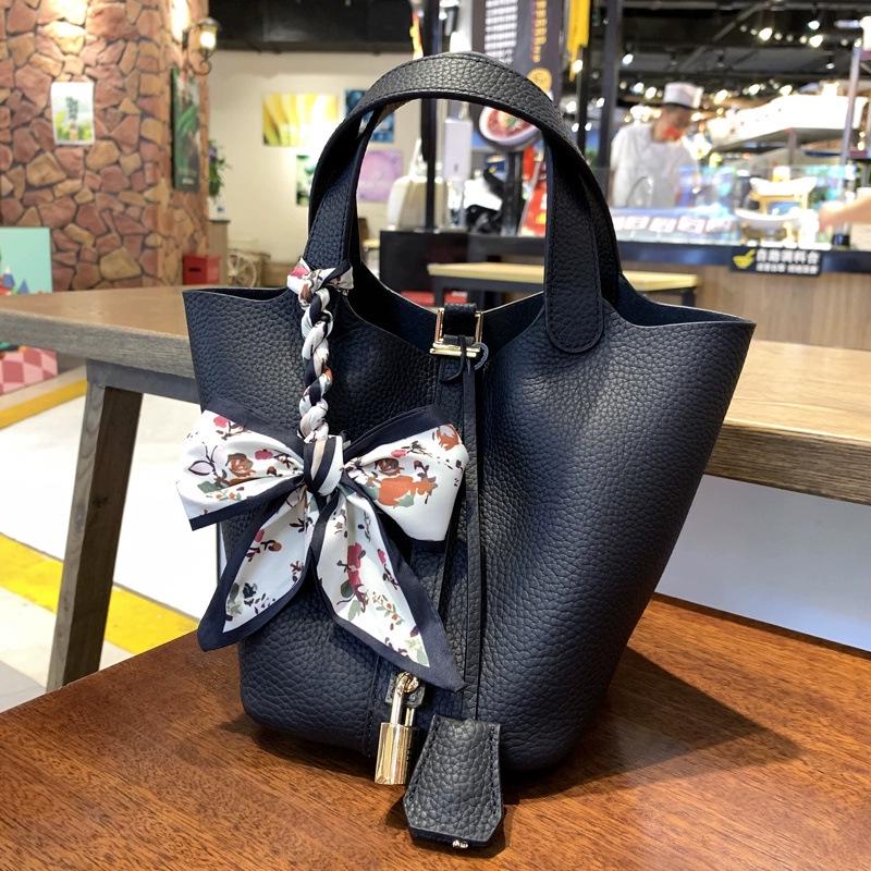 

Женская сумка-ведро из натуральной кожи – Большая вместимость, коровья кожа, универсальная сумка (2025) 18x14x18