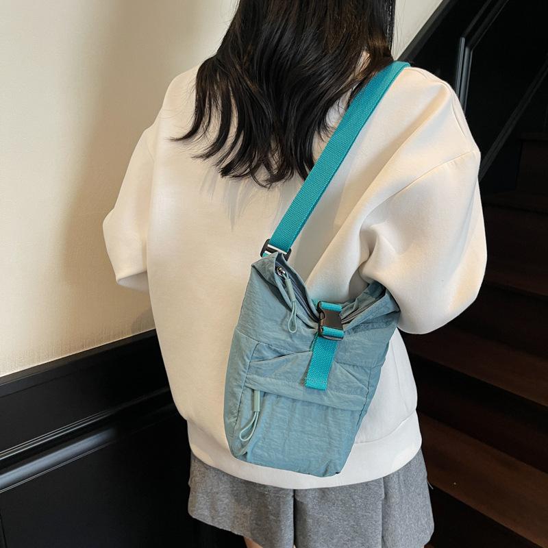 Canvas bag women's summer fashion versatile shoulder messenger bag is now popular bucket bag
