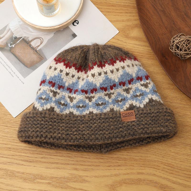 Fair Island Style Leather Mark Curled Knitted Wool Hat Autumn and Winter Retro Face Showing Small Christmas Hat Casual Windproof Warm Hat