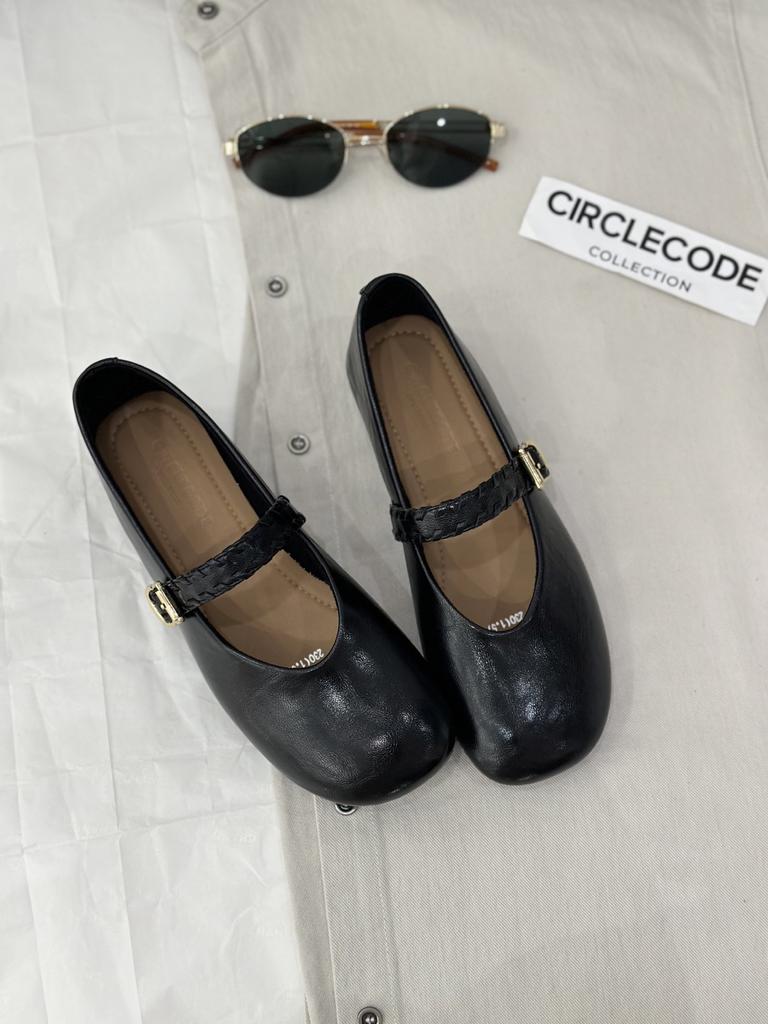 Retro round head flat bottom Mary Jane shoes women's 2025 autumn new versatile one-word strap single shoes with skirt ballet shoes