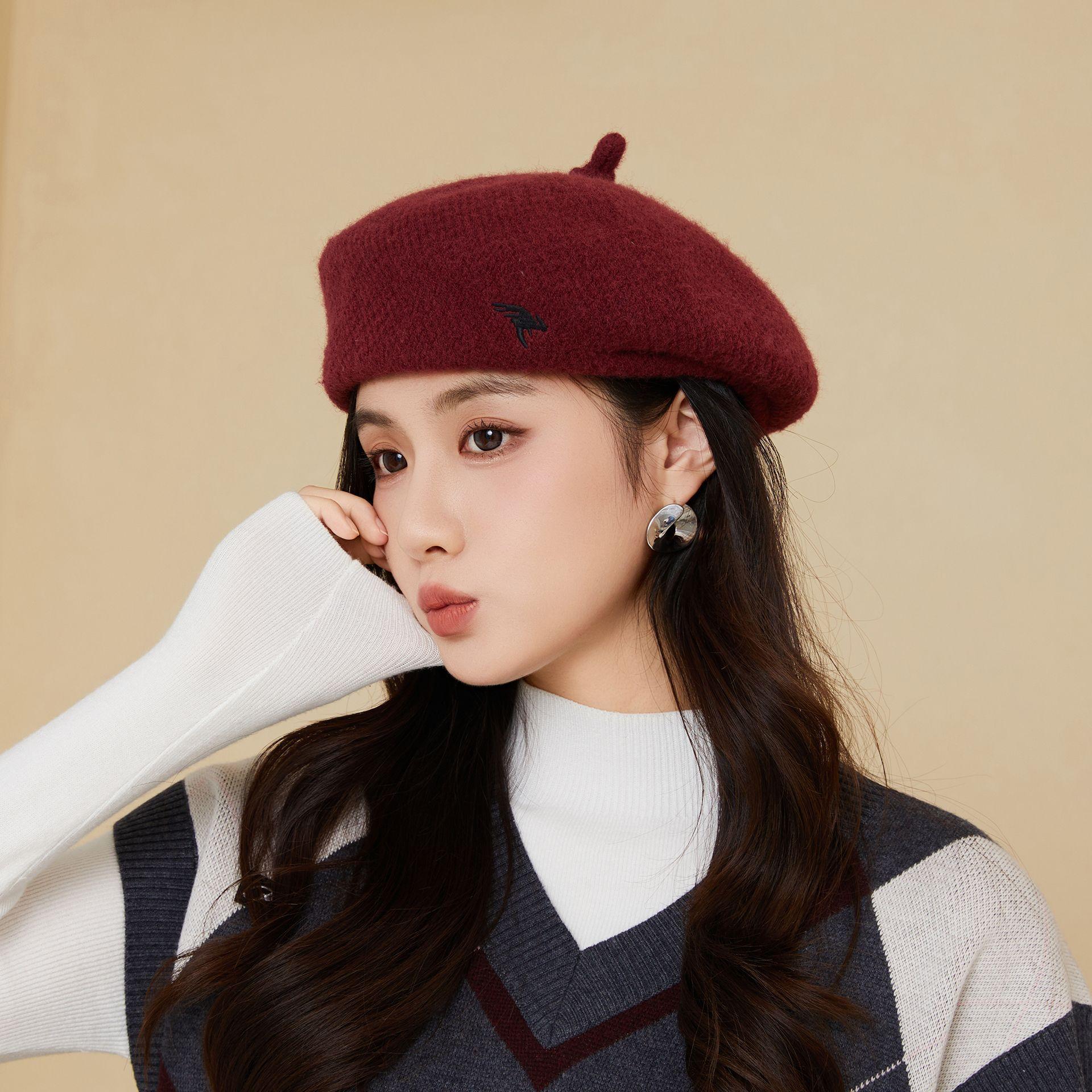 

Осенне-зимний новый берет в корейском стиле, модная и универсальная женская шляпа, подчеркивающая маленький овал лица, милая и трендовая вязаная модная шляпа
