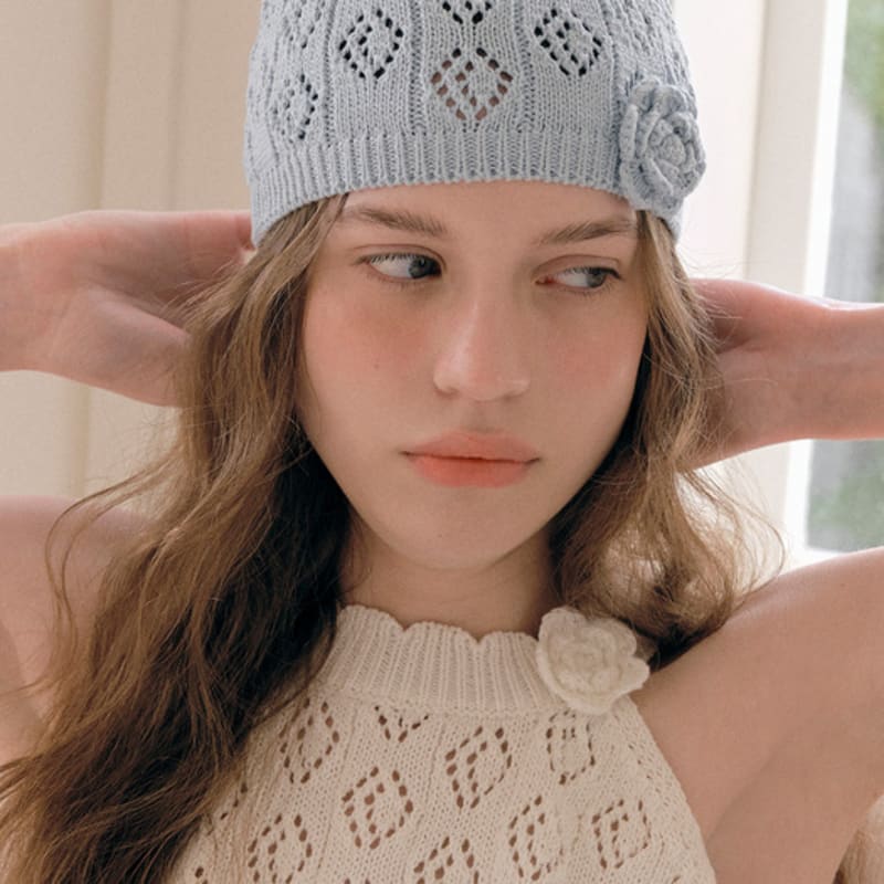 ROLAROLA CORSAGE KNIT BEANIE LIGHT BLUE
